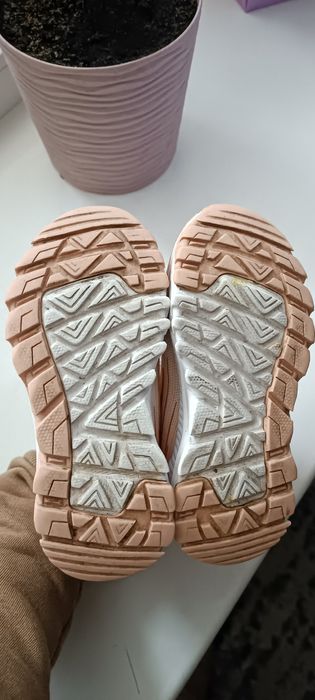 Кросовки стильные на девочку