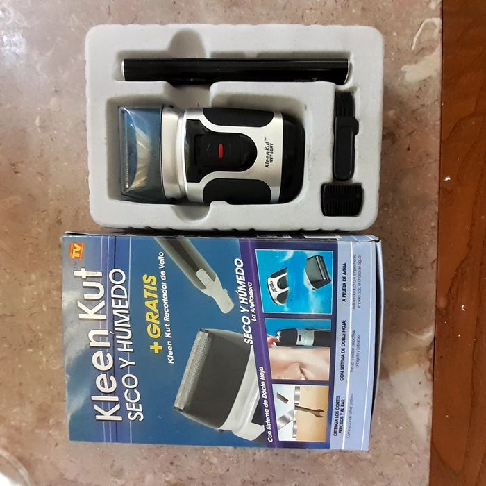 Máquina de barbiar e aparador