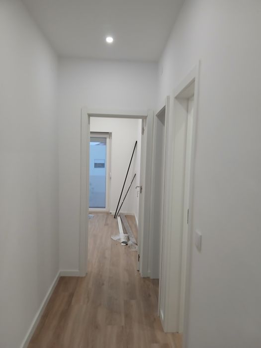 Instalação de pavimento Flutuante, Portas e rodapés