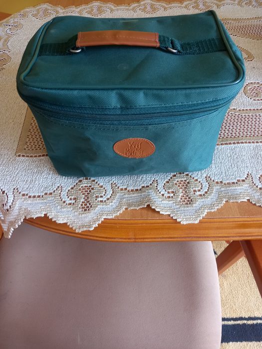 Kuferek na kosmetyki I nie tylko firmy Yves Rocher