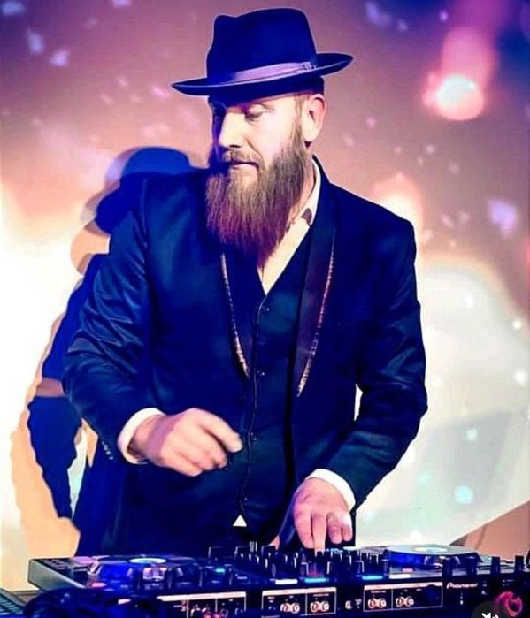 Зірковий ведучий та DJ з комплектом обладнання на Ваше свято!