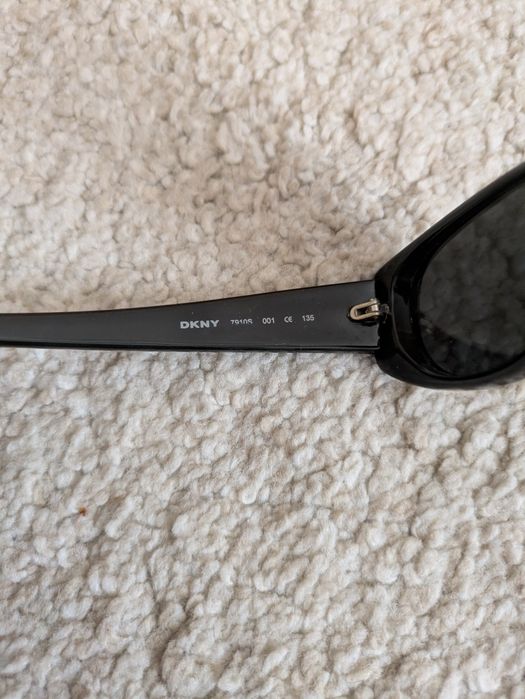 Óculos de sol DKNY