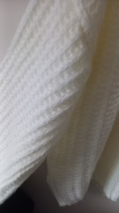 Piękny sweter dzwonek śmietankowy uni s m l xl nowy Włochy