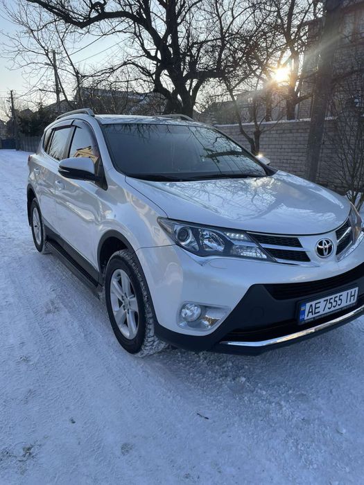 Продам авто Toyota Rav 4 без подкрасов и с родным пробегом