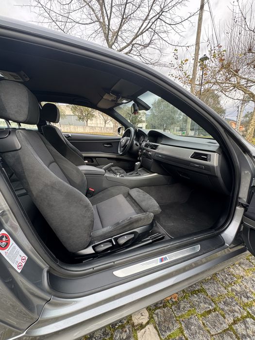 BMW 320i coupe 2010 Pack M Original Automatico com livro de revisoes