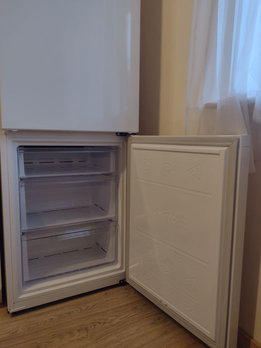 Lodówka Samsung RB34C675DWW