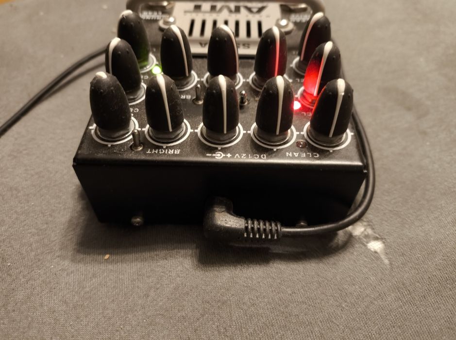 Przedewzmacniacz do gitary AMT SS11 a