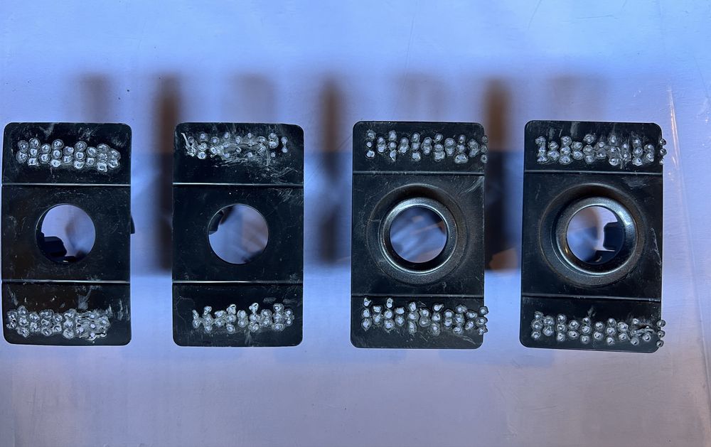 Передний кронштейн датчика парковки (PDC)