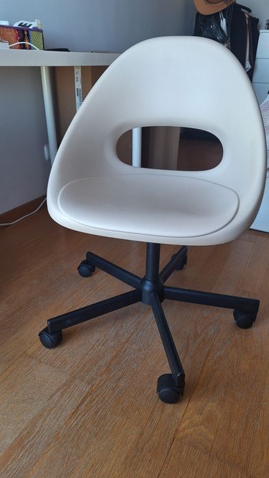 CadeirCadeira IKEA giratória LOBERGET / MALSKAR