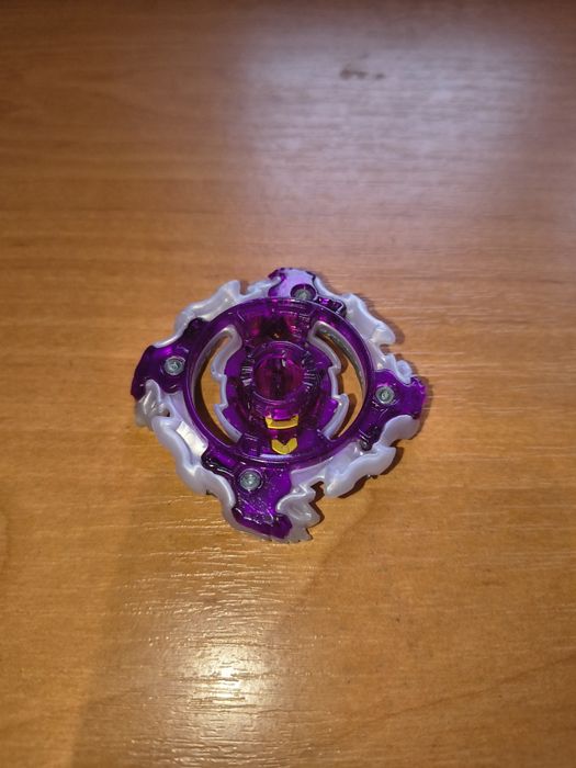 Бейблейд Блуді Луйнор такара томі не сток деталі