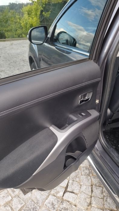 Mitsubishi  Outlander