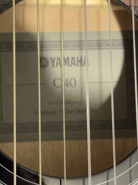 Продаю комплект, гітара YAMAHA C40 з чохлом ROCKBAG + тюнер