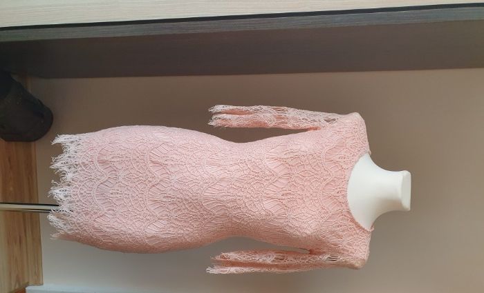 brzoskwioniowa sukienka