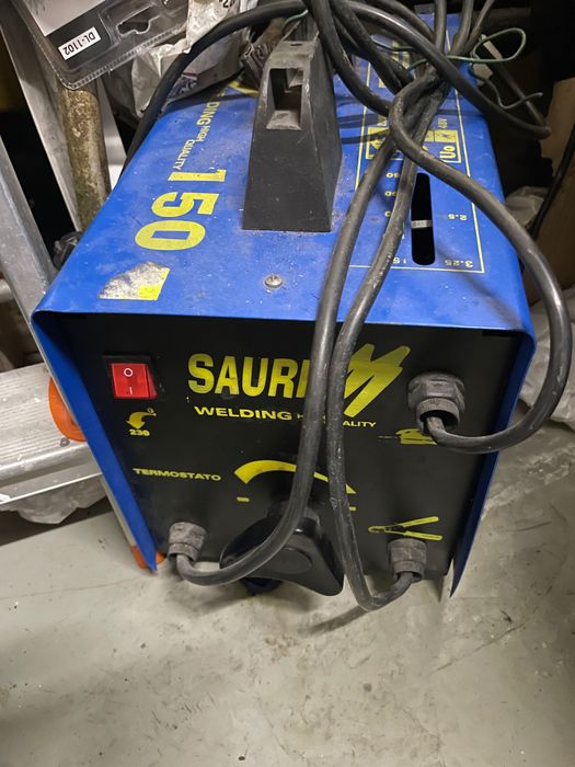 Vendo máquina de soldar Sauri de 150A em muito bom estado!