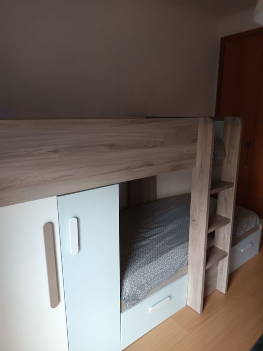 Cama solteiro/Beliche em excelente estado