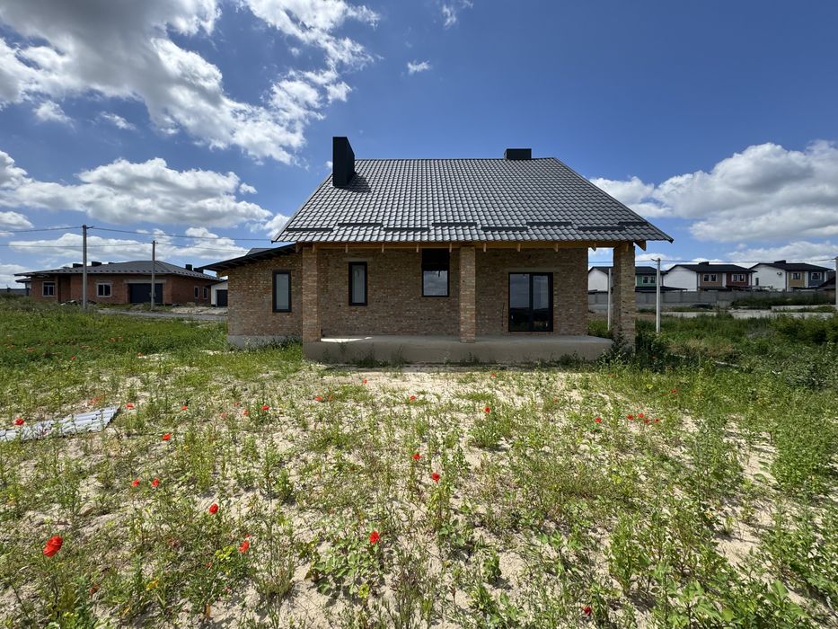 Продам будинок з гаражем на ділянці 5 сот