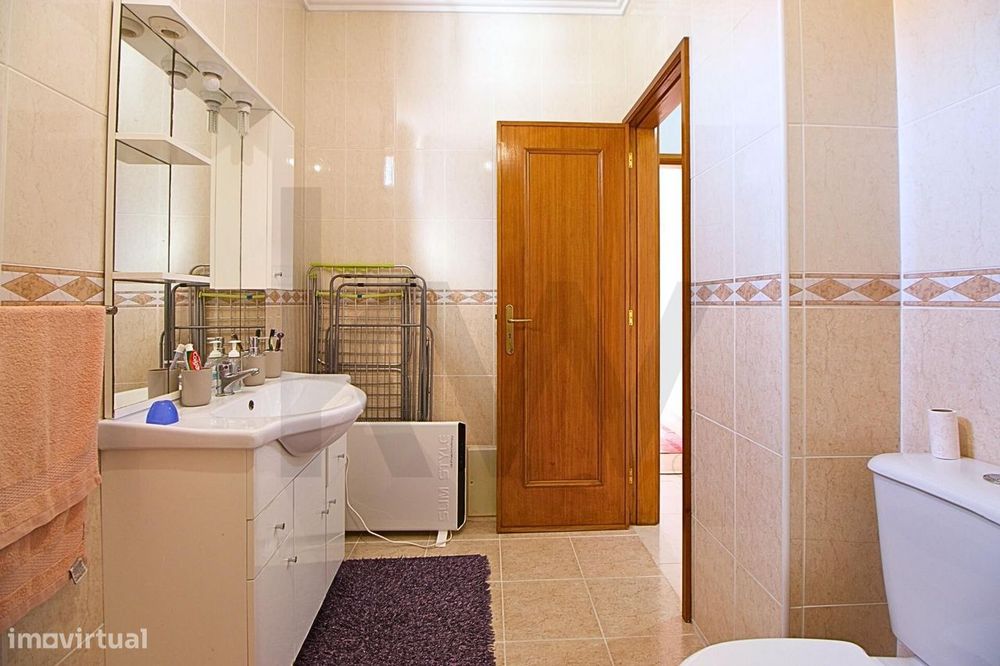 Apartamento T2 com Terraço Privativo, no Centro de Ovar