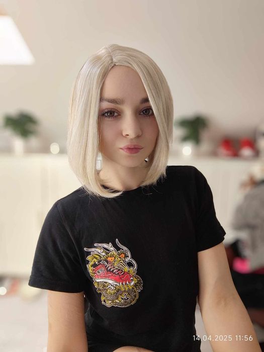 Peruka blond bob asymetryczny przedziałek na bok WIG cosplay