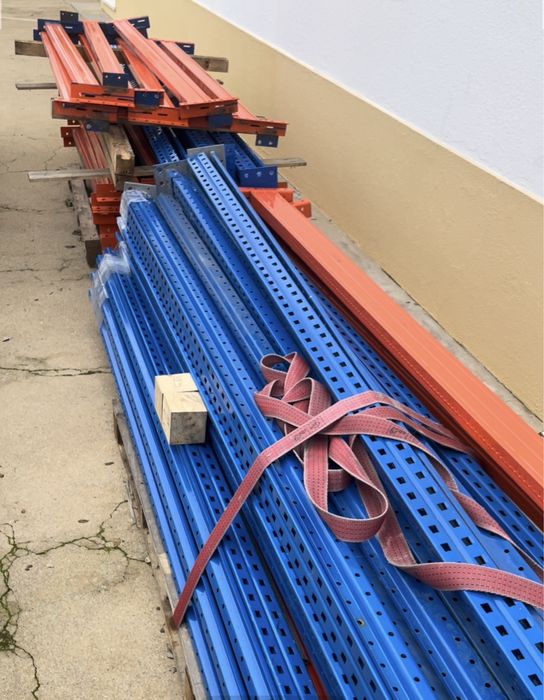 Racks, Estantes, Prateleiras