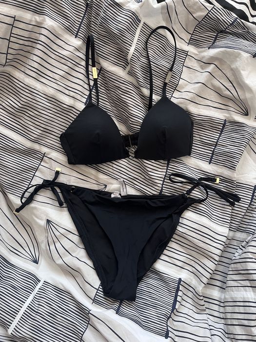 Czarny strój kąpielowy dwuczęściowy komplet Calvin Klein logo góra dół