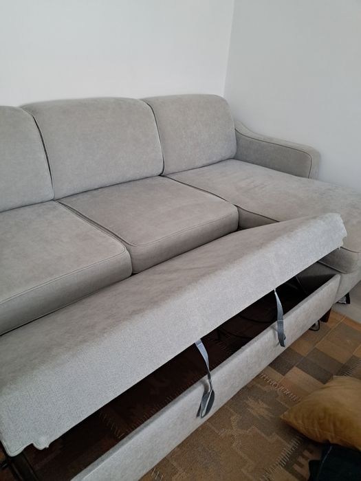 Sofá 2 lugares com "chaise longue" e arrumação, verde acinzentado