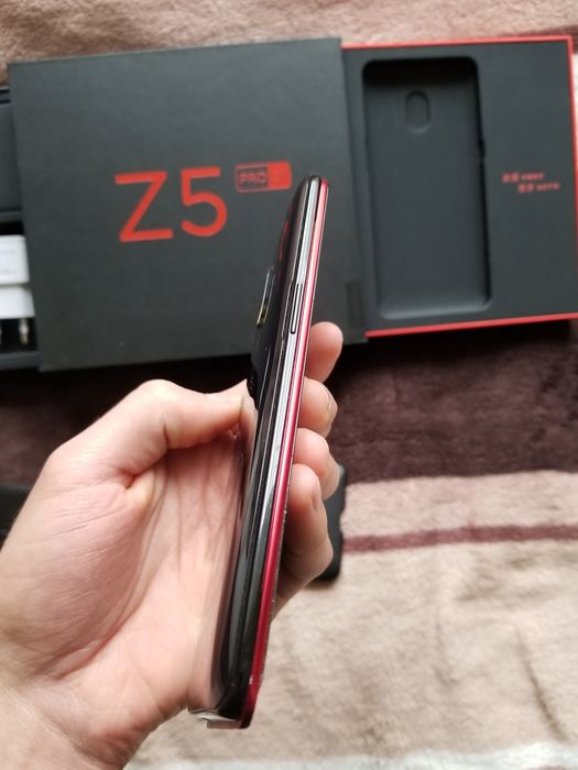Продам  Lenovo z5 pro gt , 8/256 ,