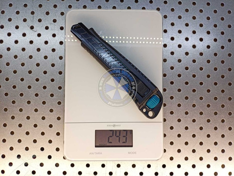 SOLIDNY METALOWY Nóż do tapet 18mm Nożyk tapetowy 18mm ostrze łamane