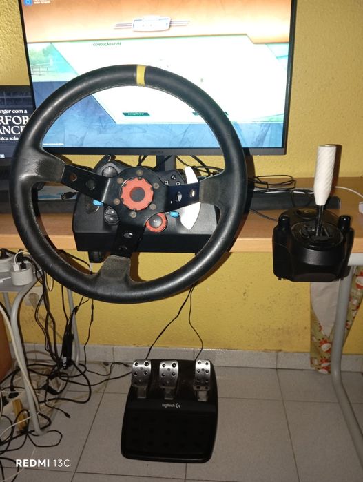 Volante Logitech G29 com mudanças e  volante de drift/rally