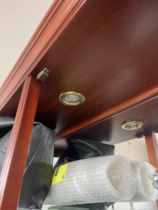 Vitrine de madeira maciça