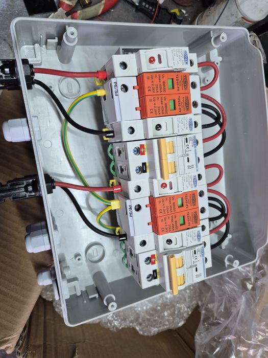 Розподільна коробка водонепроникна  для сонячних панелей 1, -2 входи 3