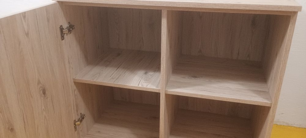 Szafka na kółkach wyk. przez stolarza