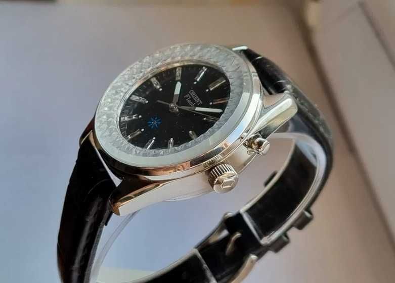 Orient Flash - Mechaniczny plus funkcja podświetlenia ringu - Rzadkość