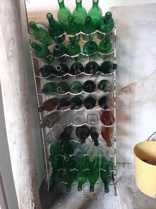 52 garrafas novas.verdes.castanhas e brancas.