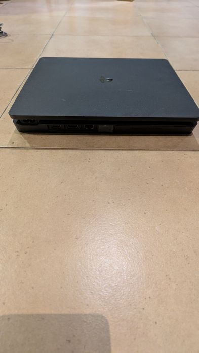 PlayStation 4 500 Gb + 3 comandos + 1 cabo comando + jogo