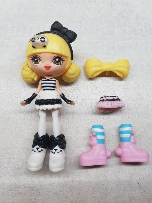 Mattel лялька з одягом змінним взуттям і обручами набір весь на фото