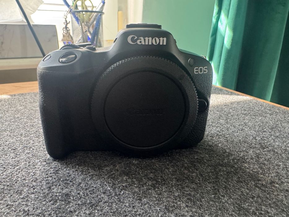 Canon EOS R50 + RF-S 18–45 mm + filtr + 3 baterie + 2 ładowarki