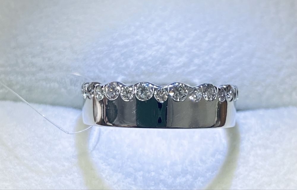 Нова каблучка з натуральними  діамантами 0,72 сt,  3,74 г, Sova