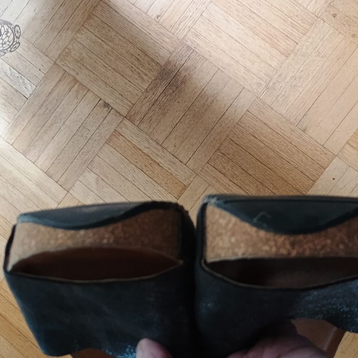 Klapki ze skóry naturalnej i korka, rozmiar 39.