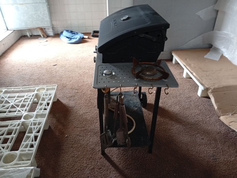 Barbecue a gaz com fogão de uma boca