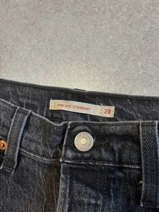 Jeansy Levi's z wysokim stanem Straight proste szaro-czarne 28