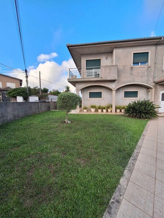 Moradia T4 totalmente independente mobilada e equipada