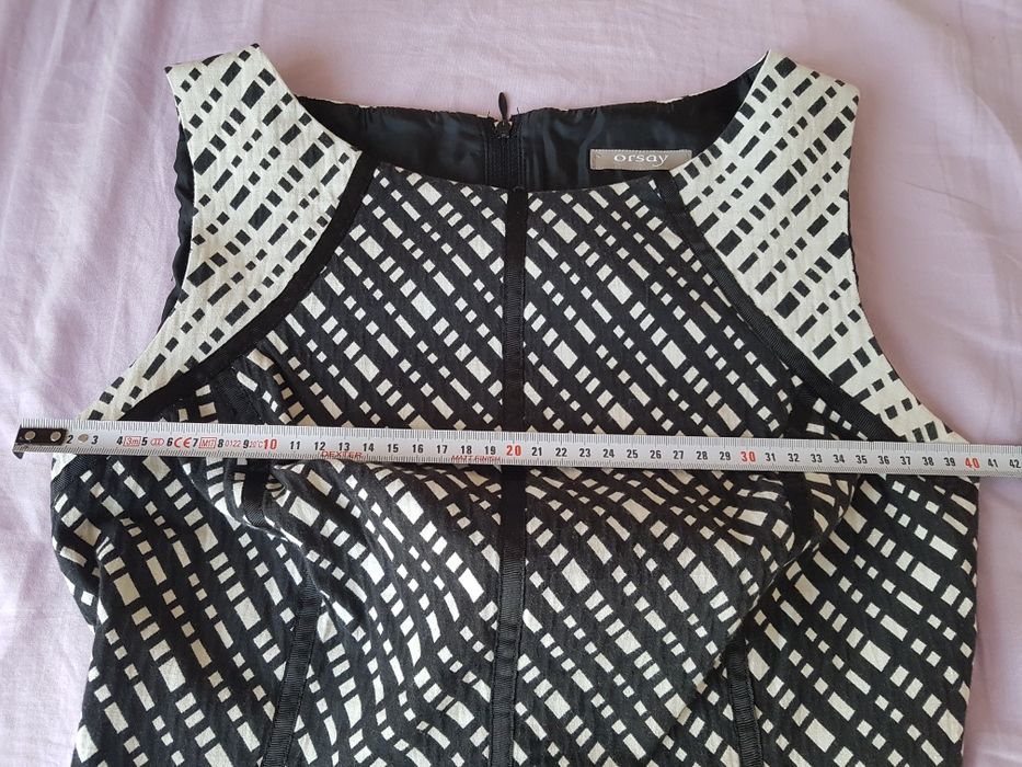 Sukienka czarno-beżowa Orsay