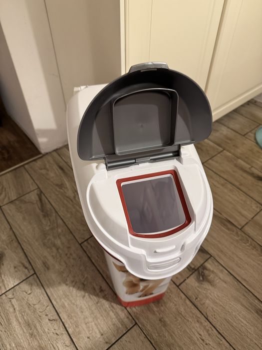 NOWY Curver pojemnik na karmę 10kg 23l