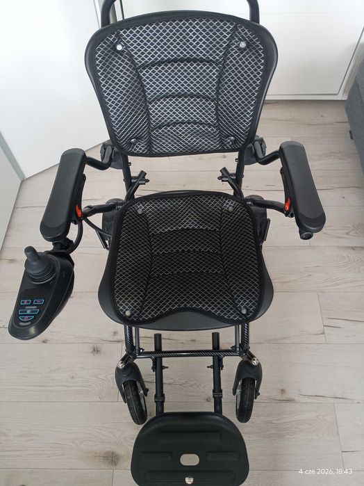 Lekki wózek inwalidzki elektryczny