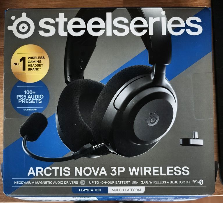 Auscultadores Steelseries Arctis Nova 3P wireless.