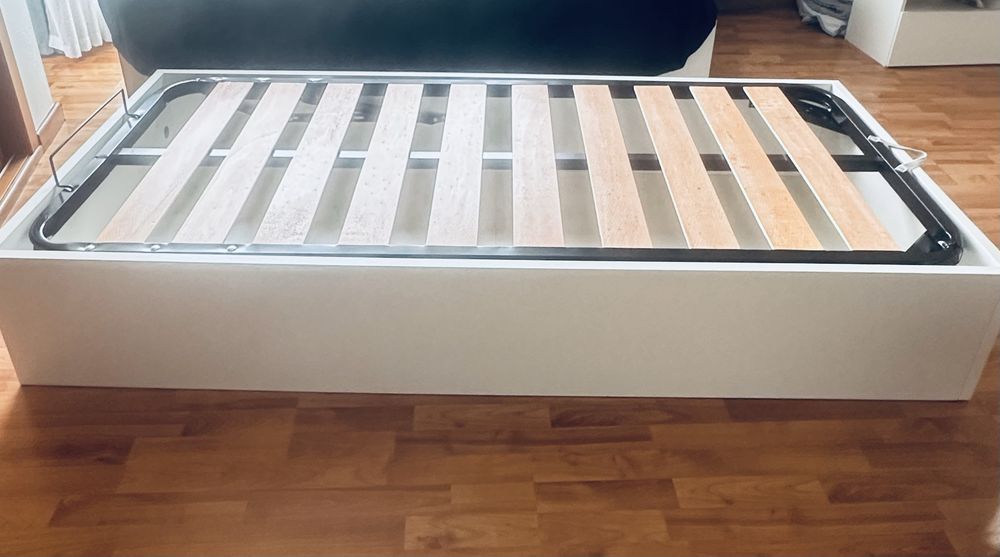 Cama summier solteiro excelente estado sem colchao