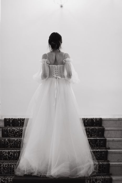 Весільна сукня та фата