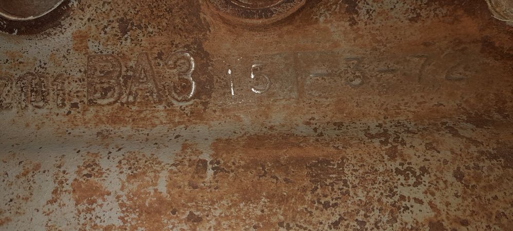 Два двигуни ВАЗ 2101. 2103