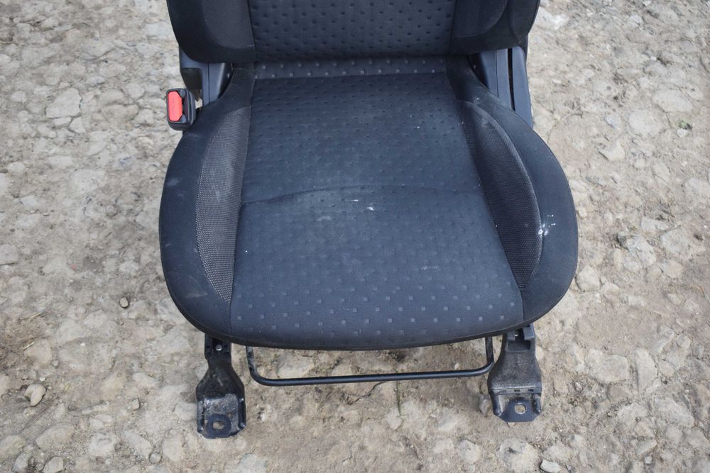 fotel lewy przód MITSUBISHI ASX 14R. EUROPA.