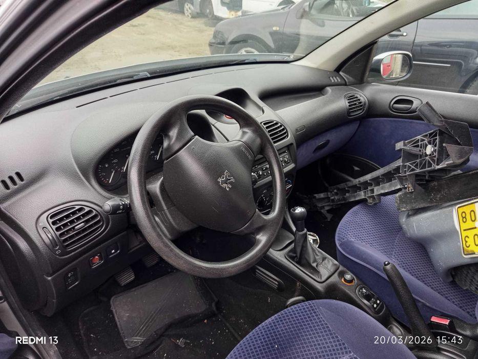 Para peças Peugeot 206 1.4 HDi Ano 2003